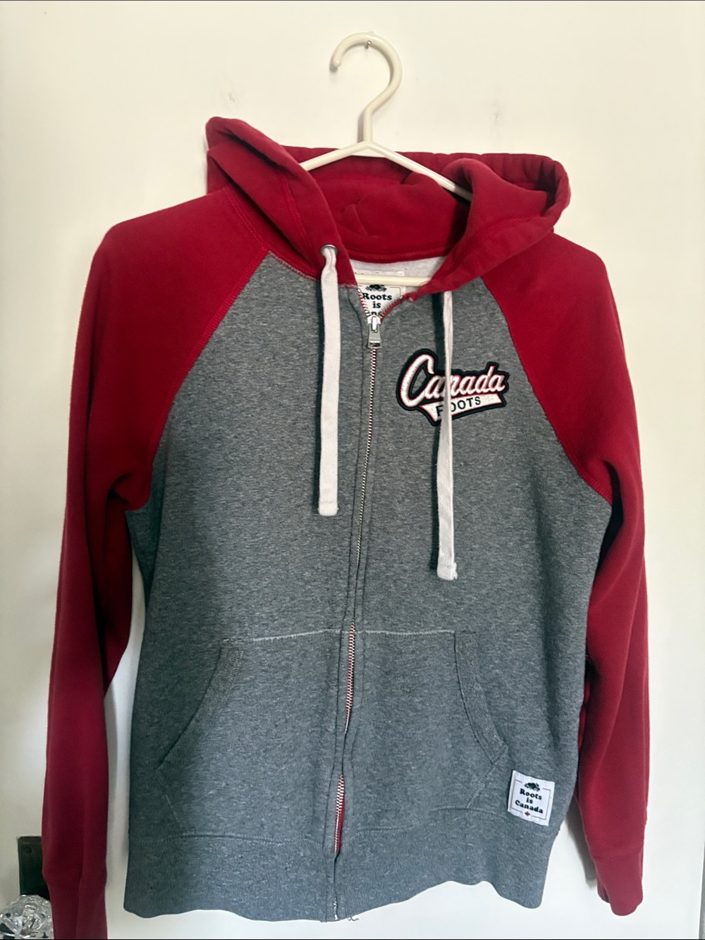 Roots made in Canada line xs